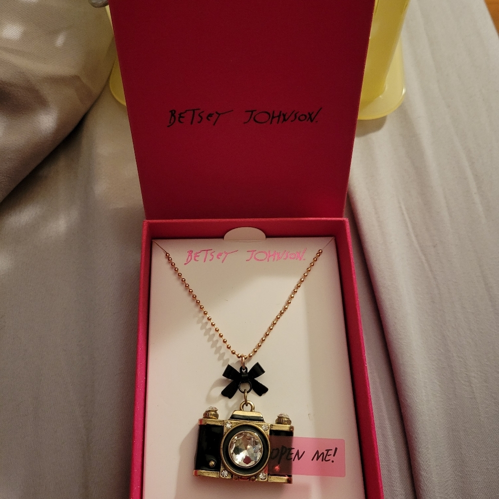 Camera necklace